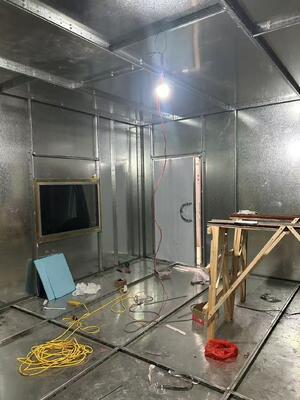 Giá tốt. Phòng bảo vệ RF với hiệu quả bảo vệ 100dB, kích thước phòng có thể tùy chỉnh và Bộ lọc RC với trở kháng 50 Ohm để bảo vệ EMI trực tuyến